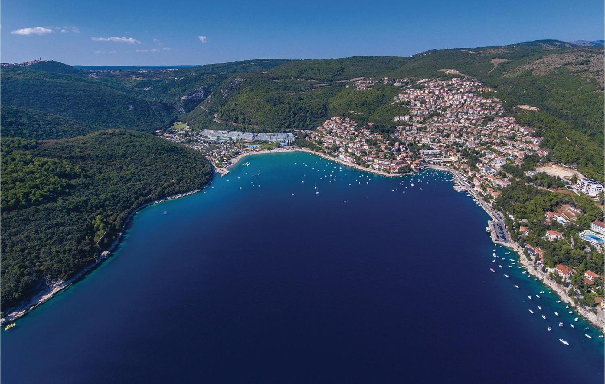 Lovely Apartment In Rabac With Kitchen Exterior foto
